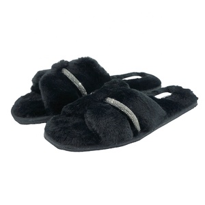 <span class=keywords><strong>Pantofole</strong></span> in Pelliccia da Donna Autunno/Inverno, Design Semplice e Alla Moda con Catena Incrociata, Suole Morbide e Piatte, Scarpe Comode e <span class=keywords><strong>Calde</strong></span> - Product Image 1