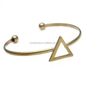 Most Popular Wedding Bracelet 18K Gold Jewelry Alloy Jewelry Brass Bracelet for Men with Triangle Shape