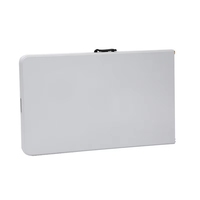 Tables rectangulaires pliantes en plastique blanc de 6 pieds (1,80 m) pour événements et fêtes, idéales pour les locations extérieures et les mariages, 8 places, en vente.