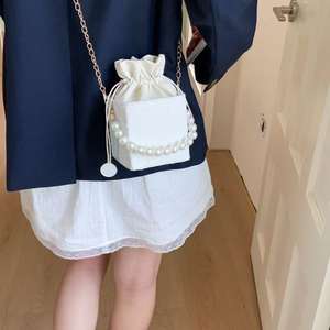 Bolso cuadrado estructurado con cierre de cordón y bordado floral para mujer - Product Image 5