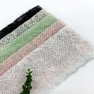 Tissu en dentelle brodée en fil de <span class=keywords><strong>verre</strong></span> floral 3D de luxe blanc en vrac pour robe de femme, robe de mariée, textile de créateur - Product Image 3