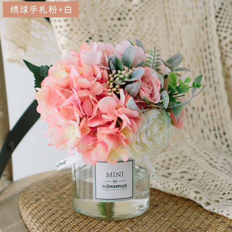 คู่มือไฮเดรนเยีย ขวดสีชมพูเข้มขาว