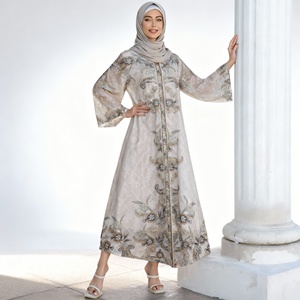 Magnifique robe Abaya décontractée et moderne en mousseline imprimée avec strass thermocollants pour femmes musulmanes - Product Image 1