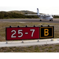 Letrero LED Rectangular para Aeropuerto BOYUAN Modelo 06, con Fondo Rojo y Letras Blancas, Panel de Aluminio, Duradero