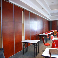 Cloisons mobiles de salle de classe, portes pliantes en aluminium avec panneau décoratif en bois naturel