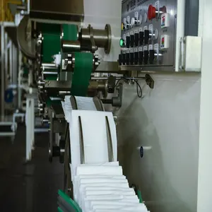 Fabrika yeni tasarım yetişkin bezi makinesi çekme makinesi