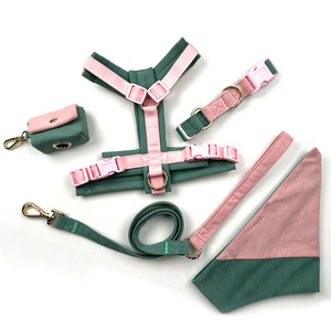 Conjunto de arnés de lujo <span class=keywords><strong>para</strong></span> <span class=keywords><strong>perros</strong></span> de gama alta 2025, pana de moda, microetiqueta personalizada, colores, cuerda de perro de dibujos animados, bolsa <span class=keywords><strong>para</strong></span> caca, bufanda triangular - Product Image 3