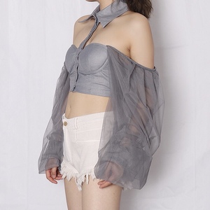 2020 último Grey cuello de malla de manga plisada <span class=keywords><strong>sin</strong></span> <span class=keywords><strong>tirantes</strong></span> de cuello abierto transparente sexy mujeres de <span class=keywords><strong>camisa</strong></span> blusas - Product Image 3
