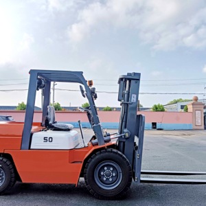 El mejor rotador de carretilla elevadora para terreno accidentado con motor diésel de 3 toneladas y 4 toneladas y 5 toneladas con horquillas para troncos - Product Image 5