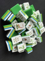 Jeu de Mahjong Thème Golf avec Tuiles Américaines et Dos Rayé Bleu-Vert pour Soirée de Jeu en Famille ou Cadeau