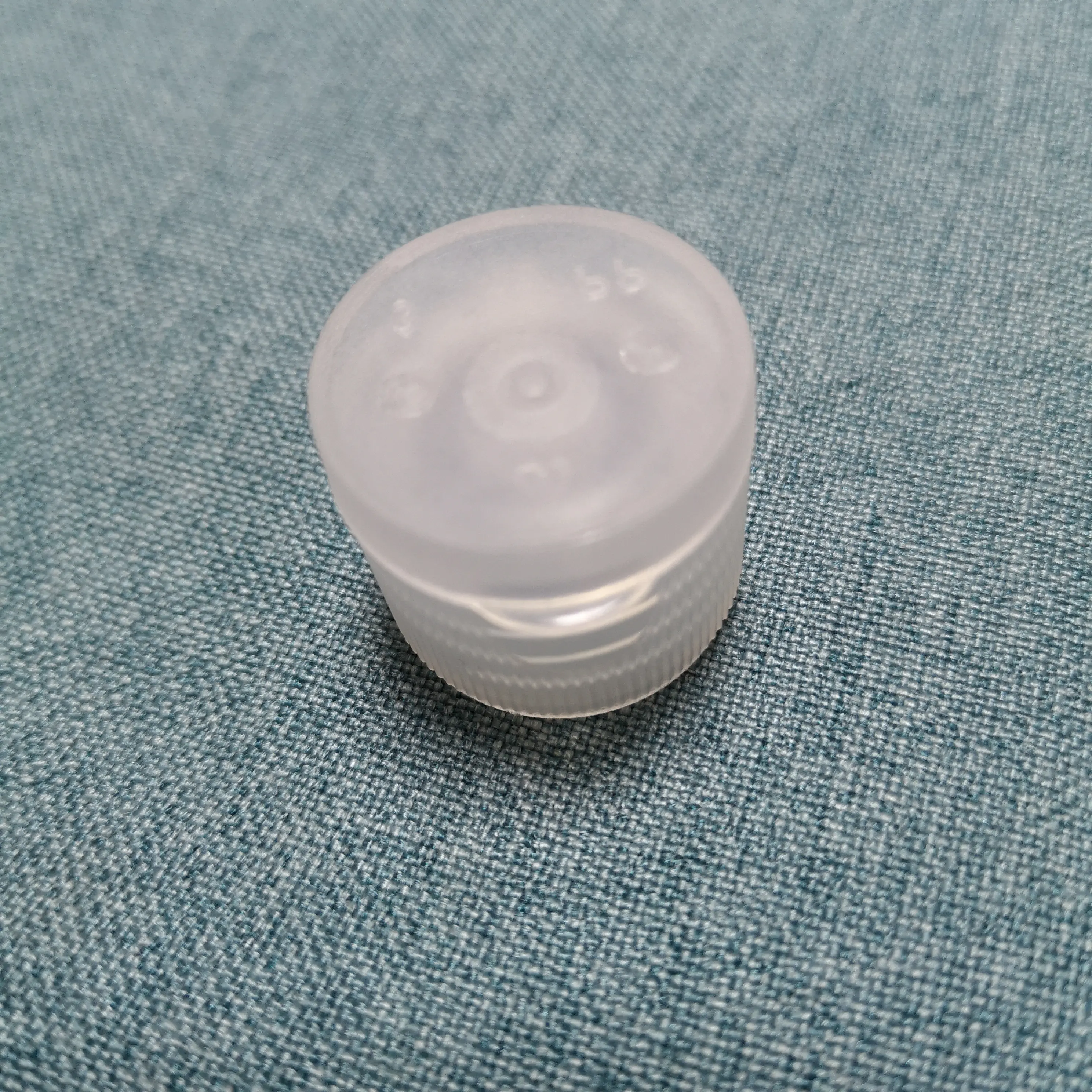 20mm 24mm 28mm /410 snap oval plastic flip cap for shampoo bottle