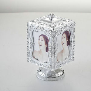 Boîte à musique rotative créative cadre <span class=keywords><strong>photo</strong></span> 5 pouces combinaison <span class=keywords><strong>dessin</strong></span> animé ensemble mariage cadre <span class=keywords><strong>photo</strong></span> en plastique - Product Image 1