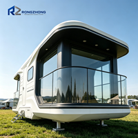 Capsule spatiale préfabriquée, maison mobile légère en structure acier pour complexe hôtelier, camping, gîte ou kiosque.
