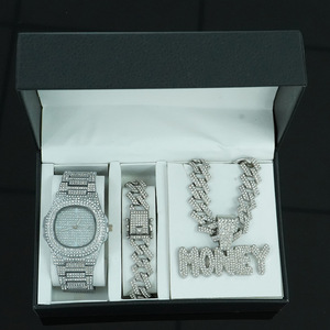 Großhandels-Schmuckset: <span class=keywords><strong>Gold</strong></span>-Silber-Legierung und Strass-Iced-Out-Geld-Anhänger-Halskette, Armband und Hip-Hop-Quarz-Uhr - Product Image 1