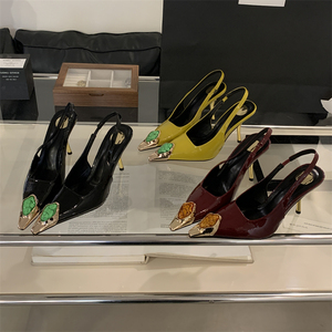 Sandales italiennes sur mesure pour femmes, à bout pointu, avec détails métalliques creux et pierres précieuses, élégantes, pour jeunes femmes, à talons hauts - Product Image 6