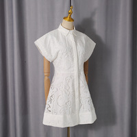 Robe maxi décontractée en dentelle de couleur unie élégante de style français pour femmes, nouvelle collection 2025, col rabattu, coupe régulière, jupe trapèze, 100% biologique