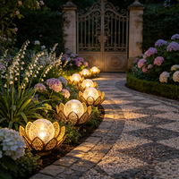 Lampe solaire en métal creux en forme de fleur de lotus, boule de verre craquelé, lampe de jardin, décoration extérieure étanche pour pelouse, patio, cour