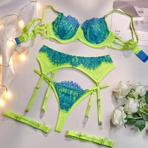 Ensemble de lingerie en dentelle avec bordure contrastante et porte-jarretelles taille haute - Product Image 3