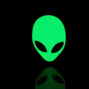 Özel kesim kesim şekli Alien yeşil hafif parlamalı etiket koyu sevimli karikatür aydınlık çıkartmalar