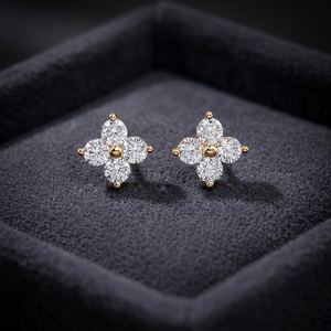 Boucles d'oreilles classiques en diamant de laboratoire de 0,8 ct, design trèfle à quatre feuilles, or 18 carats de haute qualité, pour fiançailles, mariage, fête, cadeau - Product Image 3