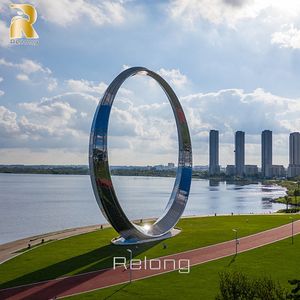 Escultura de anillo de acero inoxidable grande de alto pulido para decoración de punto de referencia urbano de jardín de parque público al aire libre - Product Image 2