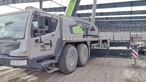 Grue sur chenilles Zoomlion ZCC100 de 100 tonnes, modèle 2023, de marque de premier plan, avec pompe de boîte de vitesses, moteur PLC et moteur principal - Prix avantageux, occasion à vendre - Product Image 3