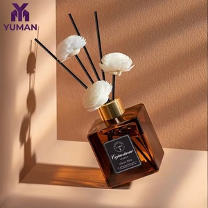 Ambientador Aromático <span class=keywords><strong>Gardenia</strong></span> Fire-Free, Sin Alcohol, Fragancia Duradera y Sostenible, Botella de Vidrio con Atomizador, Económico - Product Image 1