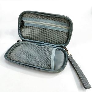 กระเป๋าใส่อุปกรณ์อิเล็กทรอนิกส์แบบพกพาสำหรับเดินทาง  วัสดุไนลอนทนทาน ปิดด้วยซิป  จุของได้เยอะ  ใส่พาวเวอร์แบงค์ได้  สีเทา  กระเป๋า USB แบบนุ่ม - Product Image 6