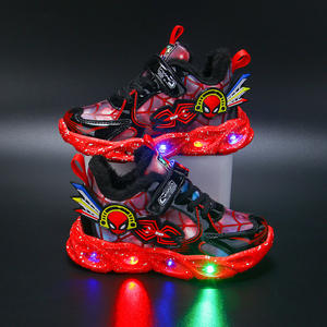 Nouvelles chaussures de sport pour enfants 2025, chaussures en maille respirantes avec lumières LED, chaussures lumineuses plates pour garçons, chaussures de sport décontractées pour enfants, chaussures de course - Product Image 5