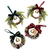 Mini couronne de Noël suspendue, ornement en velours avec nœud, clochette, cône de pin, baies, verdure artificielle, décoration d'arbre