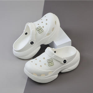 Zapatos con orificios de ventilación, disponibles en stock para pedidos al por mayor, <span class=keywords><strong>zuecos</strong></span> de playa impermeables con suela gruesa, <span class=keywords><strong>zuecos</strong></span> de jardín, tallas grandes, elegantes zapatos perforados. - Product Image 4