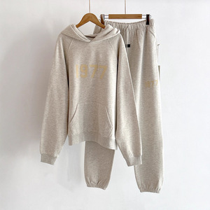 Prêt à acheter : Ensemble de survêtement essentiel pour <span class=keywords><strong>homme</strong></span>, style streetwear, en coton 100% avec capuche doublée, modèle 1977 de haute qualité - Product Image 3