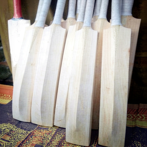Batte de cricket personnalisable, fabriquée en usine, nouvelle collection 2026, à bas prix, durable, écologique, légère, coutures traditionnelles, équipement 38 mm - Product Image 2