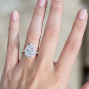 Huitan แหวนเพชรเลียนแบบการตัดลูกแพร์ชุบเงิน925สุดหรูสำหรับผู้หญิงแหวนหมั้นงานแต่งงาน - Product Image 3