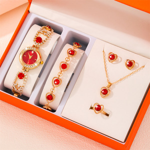Best-seller transfrontalier <span class=keywords><strong>Montre</strong></span> à quartz <span class=keywords><strong>tendance</strong></span> pour <span class=keywords><strong>femme</strong></span> avec cadran en verre incrusté de diamants Bracelet de 10 mm Ensemble <span class=keywords><strong>tendance</strong></span> collier et bracelet - Product Image 2