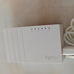 GS105U Switch Gigabit de 5 Puertos, Alimentado por USB-C, Expansor de Puertos Ethernet, Router Plug and Play, Artículos Inteligentes para el Hogar - Product Image 1
