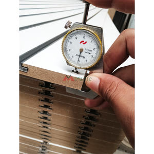 Étagères murales à lamelles de taille personnalisée pour le magasin de détail Panneaux de fibres Panneaux muraux à lamelles en bois E0/E1 Papier mélamine MDF pour supermarché - Product Image 2