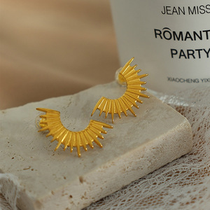 ต่างหูทรงเรขาคณิตซันเบิร์สต์ 18K ชุบทองไทเทเนียมเหล็กเครื่องประดับแฟชั่นปาร์ตี้ EH72 - Product Image 1