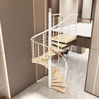 Escalier en colimaçon moderne de luxe en acier et bois pour intérieur, avec garde-corps en câble d'acier brossé et marches en bois naturel pour hall d'appartement