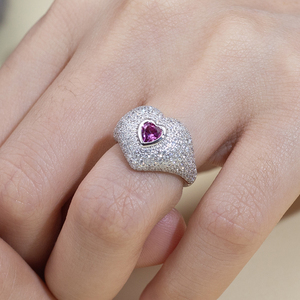 แหวนเพชรเม็ดเดี่ยวประดับพลอยและเพชรแล็บ 18K รุ่น MSR-2033 จาก Messi Jewelry สำหรับผู้หญิง - Product Image 5