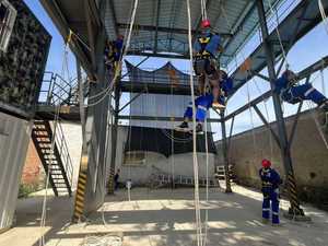 Escalier d'entrepôts de bâtiment commercial de salle de <span class=keywords><strong>basket</strong></span>-ball de structure en acier à faible coût - Product Image 5