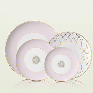 Teller und Geschirr im marokkanischen Stil mit Goldrand, Mandala-Teller aus feinem Knochenporzellan, rosa Boho-Hochzeitsteller - Product Image 1