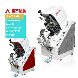 Machine de formage de bout de chaussure hydraulique <span class=keywords><strong>automatique</strong></span> à 7 griffes pour mocassins et chaussures scolaires, avec échange <span class=keywords><strong>automatique</strong></span> des pieds gauche et droit, personnalisée par l'usine SHENGDA - Product Image 1