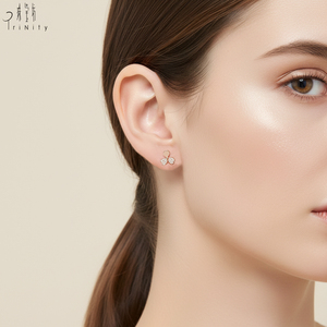 Pendientes de Trébol de Tres Hojas con Diseño Moderno y Elegante, en Oro Rosa Sólido de 18K con Diamantes Naturales Reales - Product Image 5