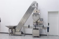 Machine de remplissage et d'emballage automatique de poudre à lessiver en bouteille