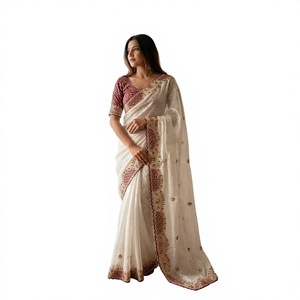 Sari de Georgette Blanco Hueso de Lujo con Lentejuelas Brillantes, Bordado Calado, Borde Festoneado y Blusa Bordada con Bandhani Marrón para Boda India - Product Image 1
