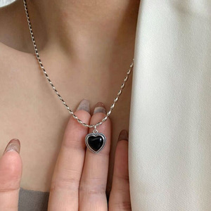 S925 เงินสเตอร์ลิง จี้หัวใจอาเกตสีดำ สร้อยคอสำหรับผู้หญิง โซ่กระดูกไหปลาร้าหรูหรา สไตล์ย้อนยุค ดีไซน์เฉพาะตัว - Product Image 1