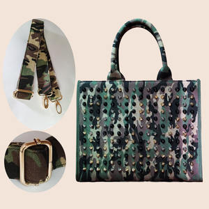 Borsa <span class=keywords><strong>in</strong></span> Tela con Borchie da Donna - Nuova Tendenza 2026 Borsa alla Moda Personalizzata di Grande Capacità - Product Image 4