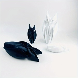 Modelli di Pipistrelli Stampati in 3D in Bianco e Nero per Ornamenti di Laurea, Condoglianze, Battesimo - Design Moderno di Metà Secolo - Product Image 1