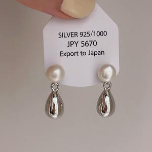 Pendientes de Plata de Ley S925 de Estilo Retro Francés de Hong Kong, Diseño Simple con Perla de Gota de Agua - Product Image 1